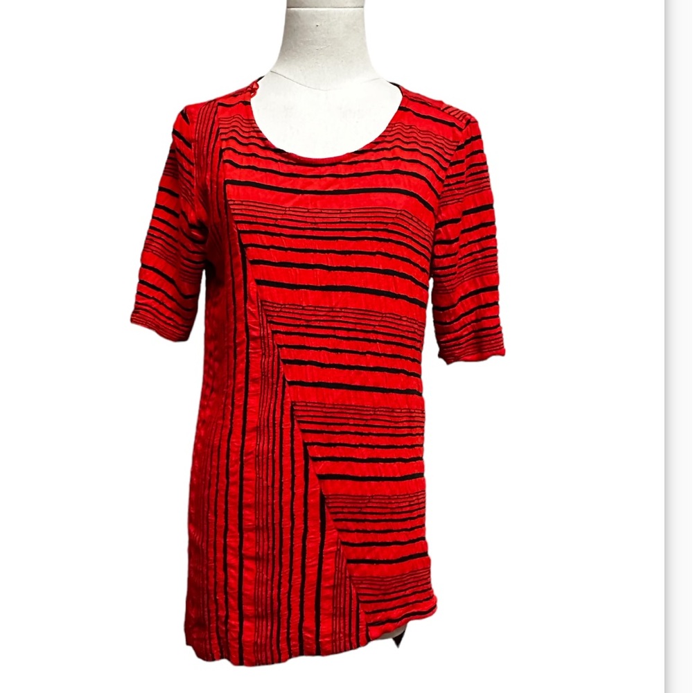 Ali Miles Women’s  size small red & black Blouse‎ (3066)